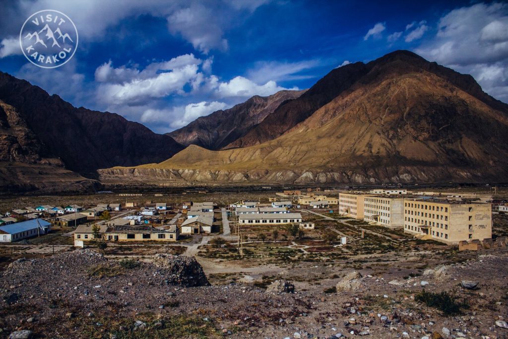 Engilchek mining settlement