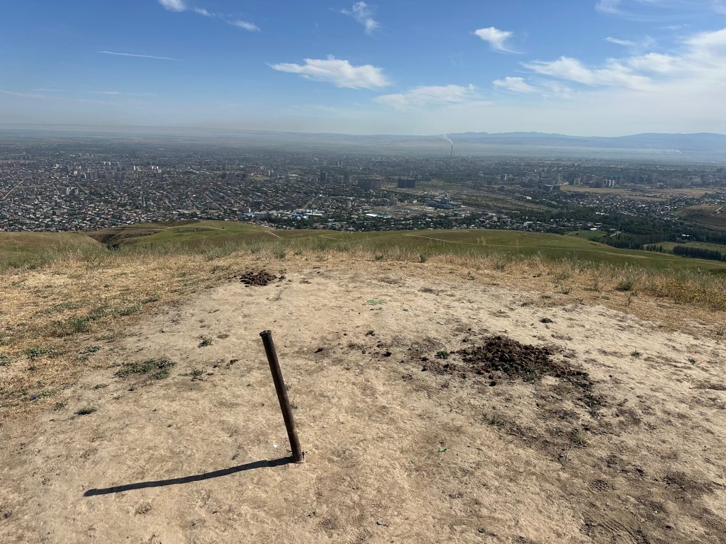 Summit area of Chong-Aryk hill overlooking Bishkek, photographed by Strannik and published in 2025.