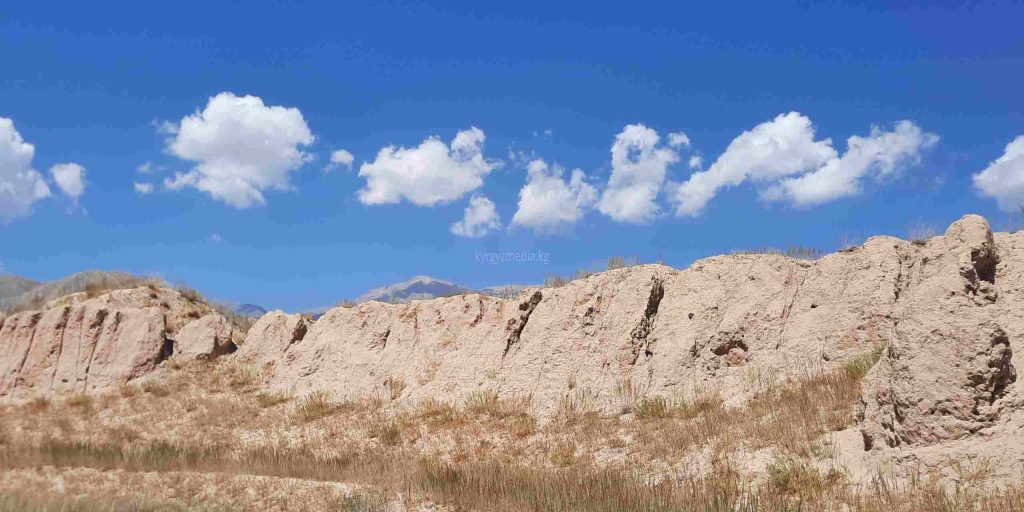 Surviving earthen walls of Shyrdakbek fortress