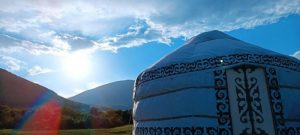 Юрточный лагерь Sky Yurts в районе Семёновки