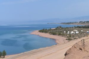Subject photograph — File:Lago Issyk Kul, Kirguistán.jpg