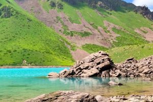 Kol-Tor Lake in Kegety Gorge