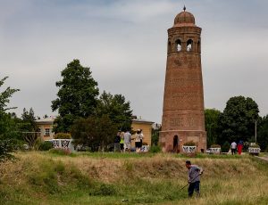Uzgen Minaret and Mausoleums — site photograph