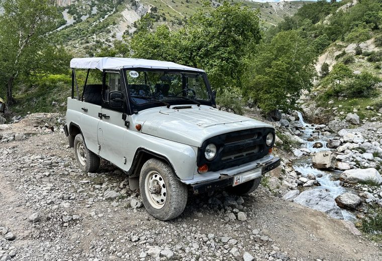 UAZ-476. Jalalabad region 08.jpg