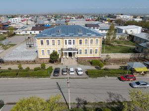 Иллюстрация местности к статье; снимок не показывает все упомянутые районы — File:Каракол, Гагарина 15 сверху.jpg