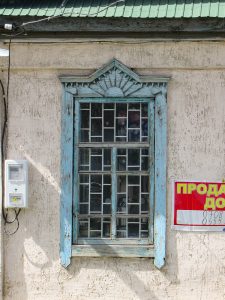 Иллюстрация местности к статье; снимок не показывает все упомянутые районы — File:Каракол, Жусаева 155, окно (2).jpg