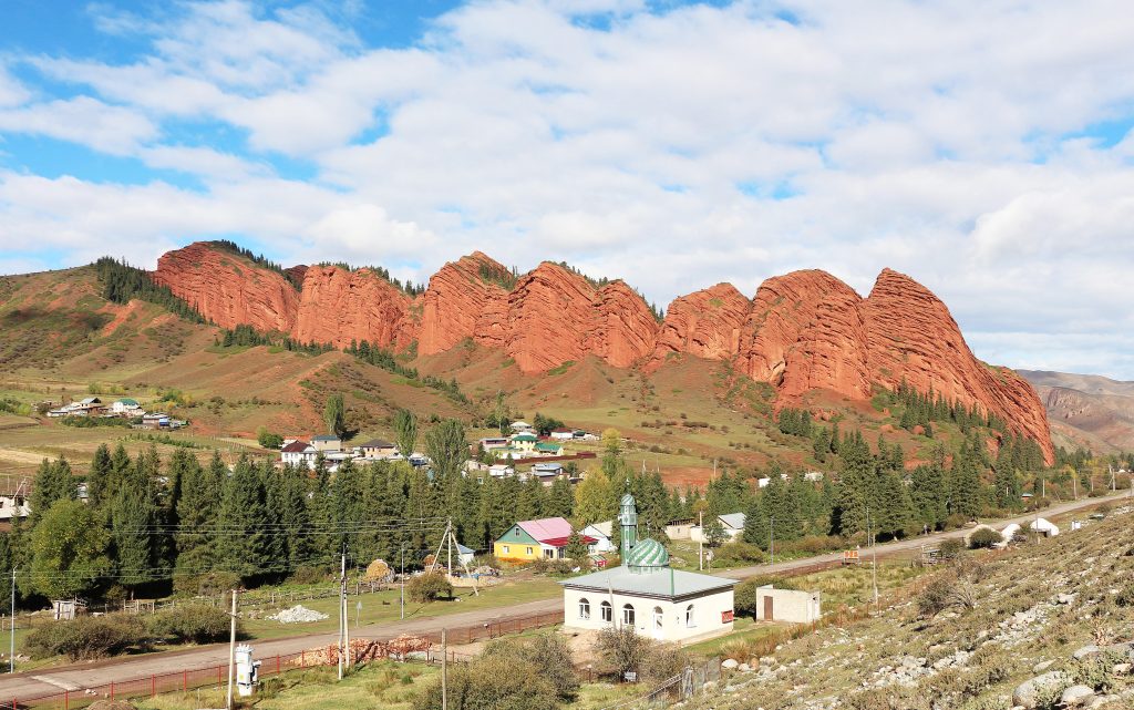 Jeti-Oguz: Seven Bulls Rocks
