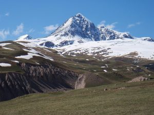 Горы в верховьях Шамшы