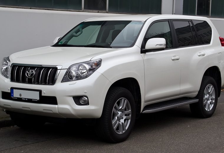 Toyota Land Cruiser 3.0 D-4D Life (J15) – Frontansicht, 17. März 2012, Ratingen.jpg